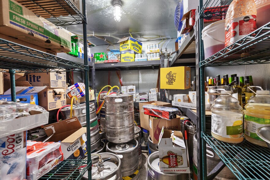 More Photos Of 314 N 4th St, Coeur d'Alene Bar For Sale