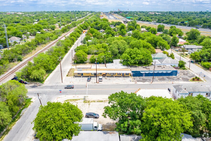 More Photos Of 1502 S Hackberry St, San Antonio Freestanding For Lease