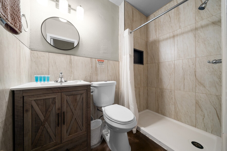 More Photos Of 215 S Pine Ave, Ocala Hotel For Sale