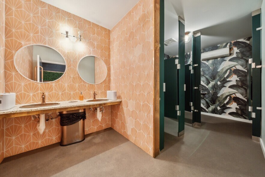 More Photos Of 704 Dawn St, Richmond Warehouse For Sale