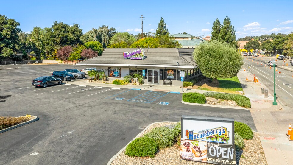 More Photos Of 6910 El Camino Real, Atascadero Restaurant For Sale