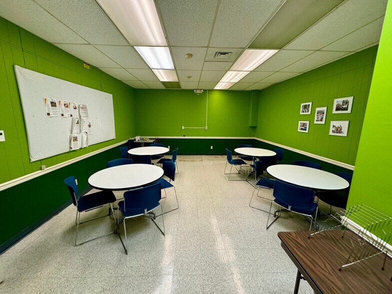 More Photos Of 112 6th St, Bristol Telecom Hotel Data Hosting For Sale