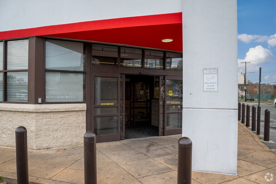 More Photos Of 4635 S Capitol St SW, Washington Drugstore For Lease