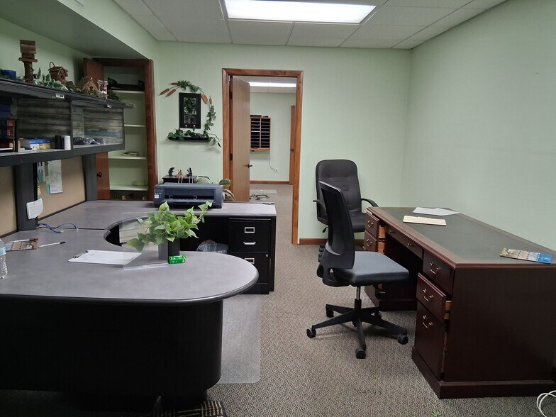 More Photos Of 1117 N Old Route 66, Litchfield General Retail For Sale