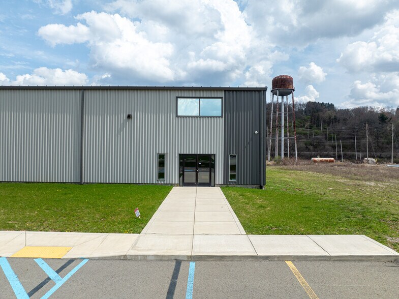 More Photos Of 169 Hollywood Dr, Butler Warehouse For Lease