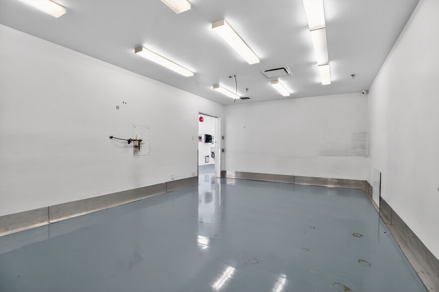 More Photos Of 2580 Viscount Way, Richmond Warehouse For Lease