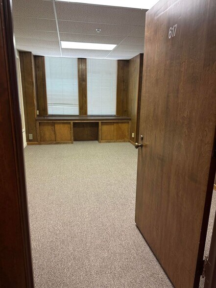 More Photos Of 610 Marshall St, Shreveport Office For Lease