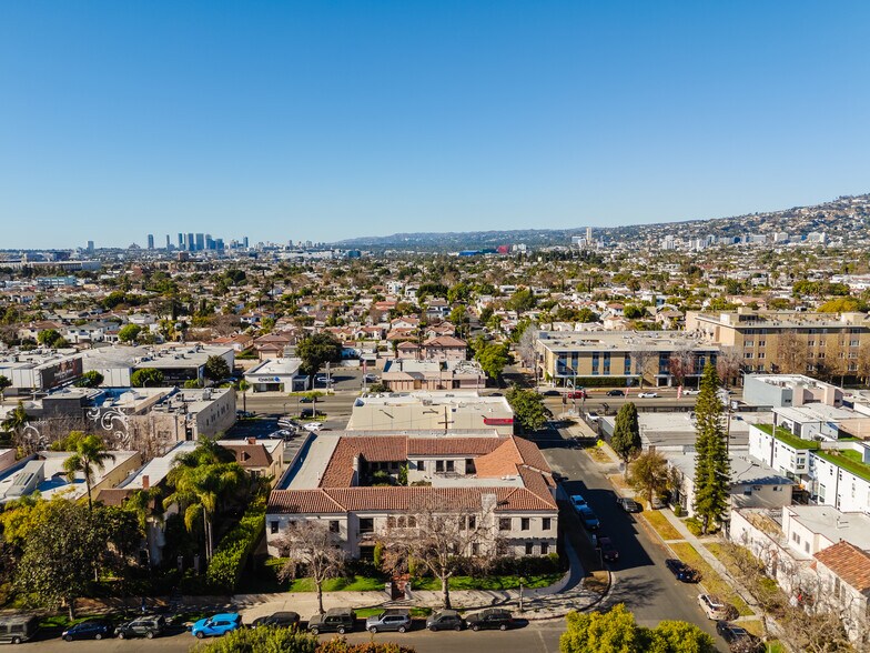 More Photos Of 455 N Sycamore Ave, Los Angeles Apartments For Sale