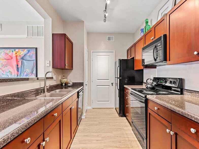 More Photos Of 2000 E Arapaho Rd, Richardson Apartments For Lease