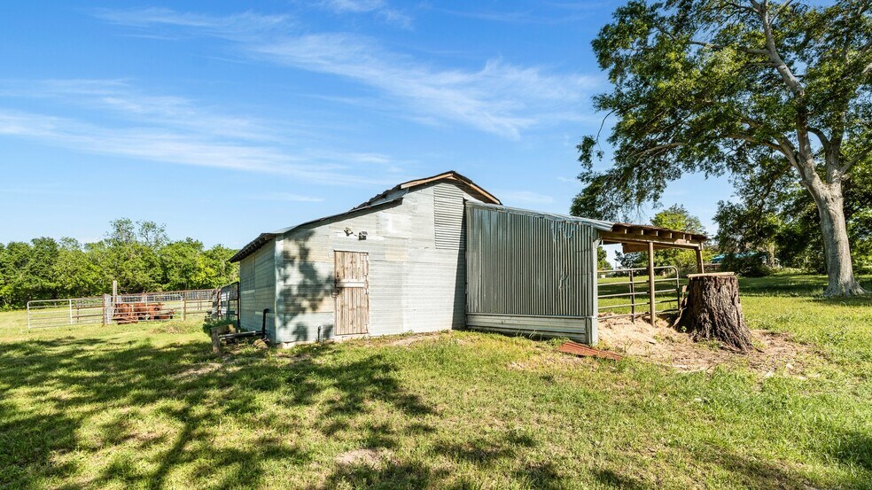 More Photos Of 2355 Jackson League Cir, Brenham Lodge Meeting Hall For Sale