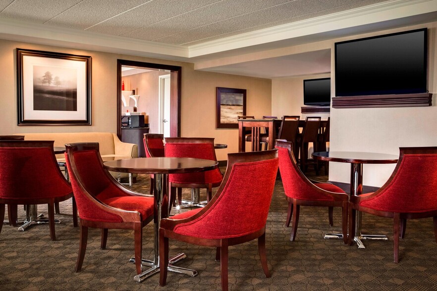 More Photos Of 655 N 108th Ave, Omaha Hotel For Sale