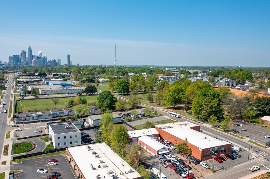 More Photos Of 127 W 28th St, Charlotte Warehouse For Lease