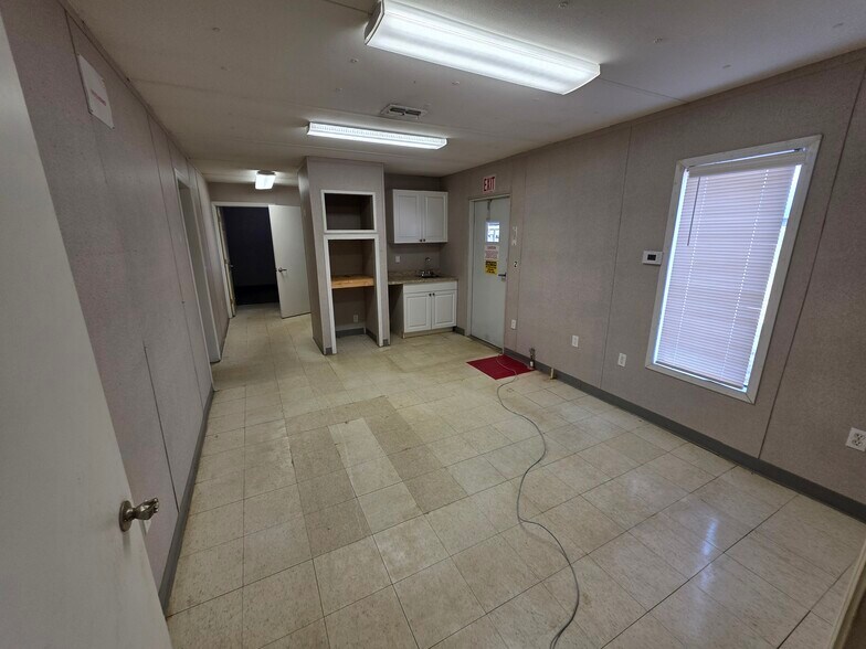 More Photos Of 4742 Blountstown Hwy, Tallahassee Office For Lease