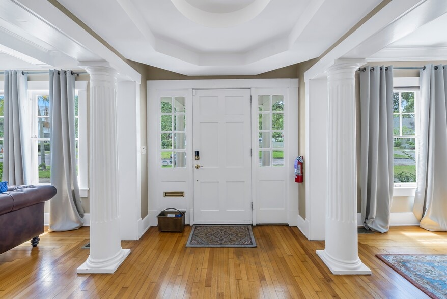 More Photos Of 635 Bay St NE, Saint Petersburg Hospitality For Sale