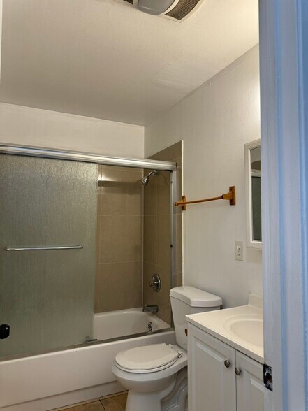 More Photos Of 2451 Middlefield Rd, Redwood City Apartments For Sale