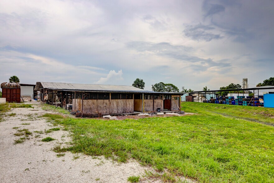 More Photos Of 17250 SW Railroad Ave, Indiantown Manufacturing For Sale