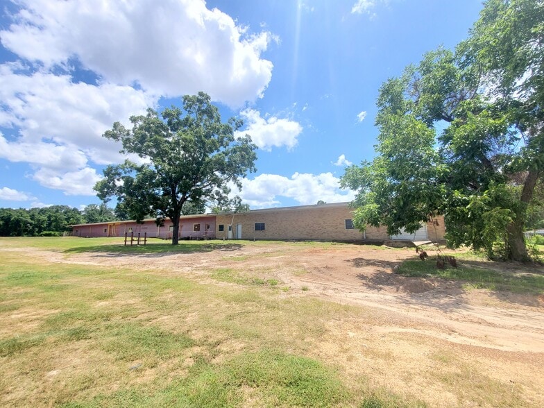 Primary Photo Of 14077 N Highway 75, Willis Warehouse For Sale