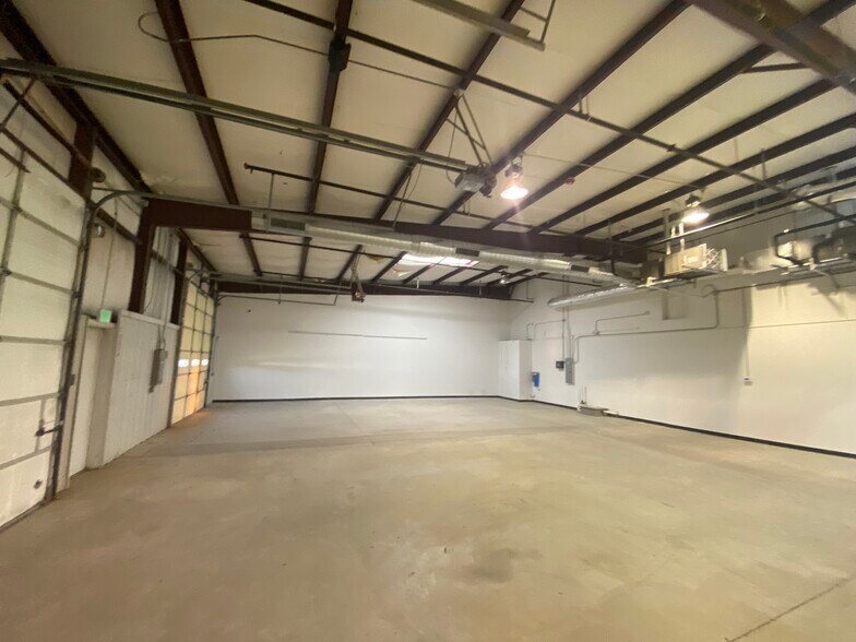 More Photos Of 8317 Gateway Ter, Oklahoma City Showroom For Sale