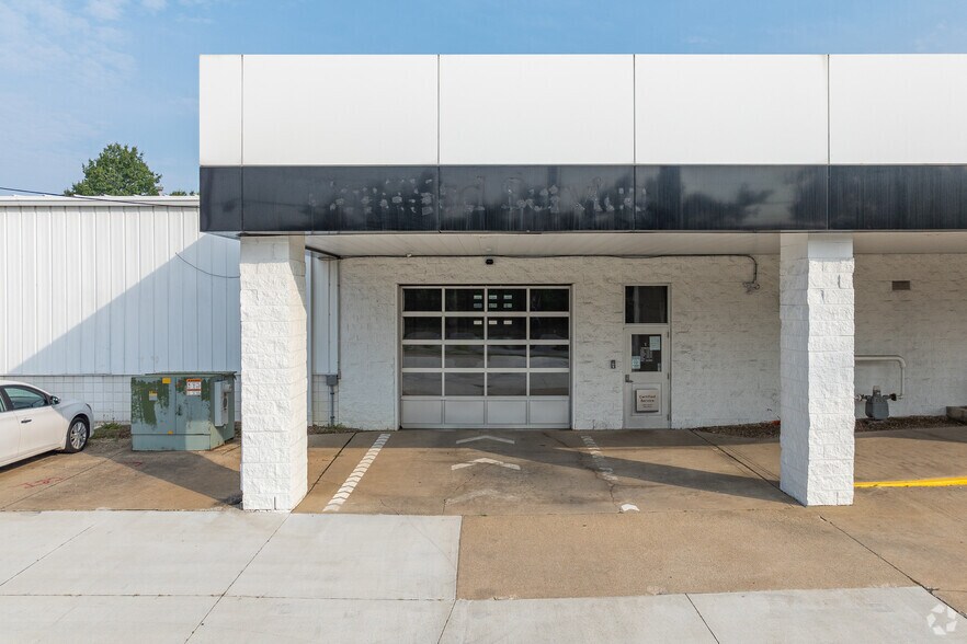 More Photos Of 940 Babbitt Rd, Euclid Auto Dealership For Sale
