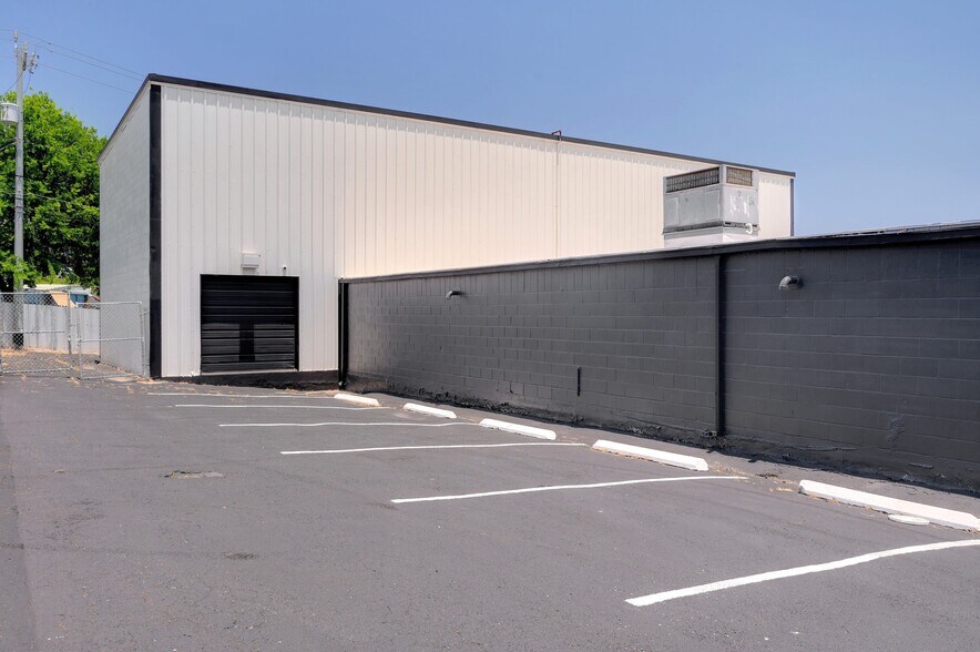 More Photos Of 5715 Kenwick St, San Antonio Warehouse For Lease
