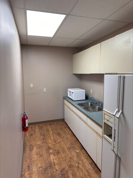 More Photos Of 10607-10615 82 St NW, Edmonton Office For Lease