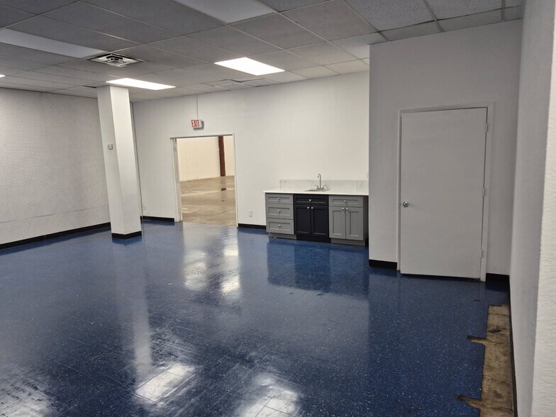 More Photos Of 5217 Davis Blvd, North Richland Hills Unknown For Lease