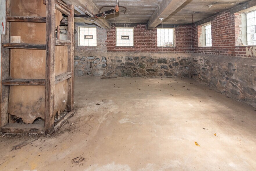 More Photos Of 3210-3212 Walbrook Ave, Baltimore Apartments For Sale