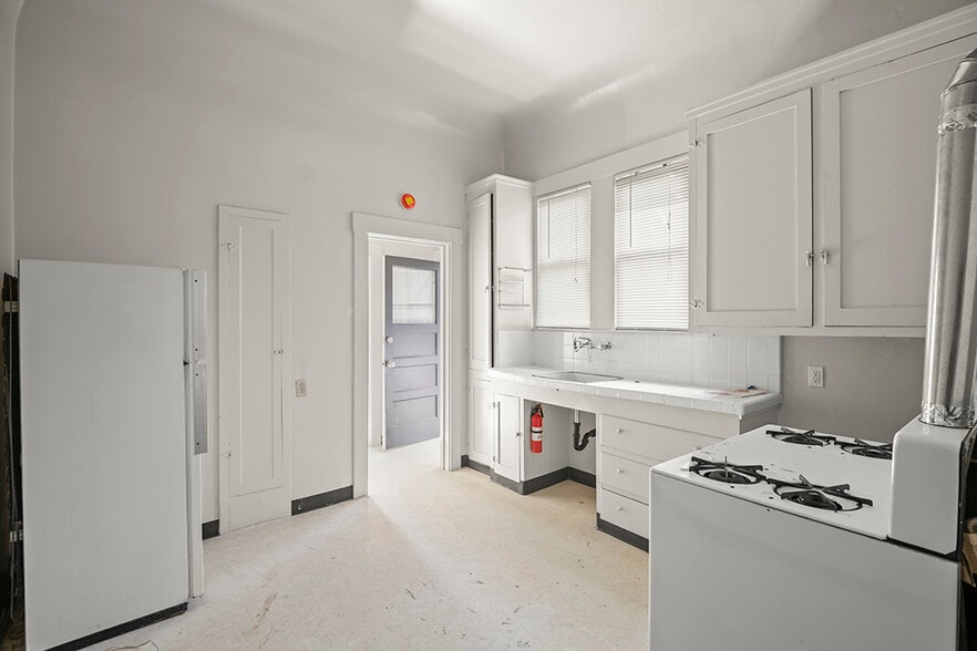 More Photos Of , Oakland Multifamily For Sale