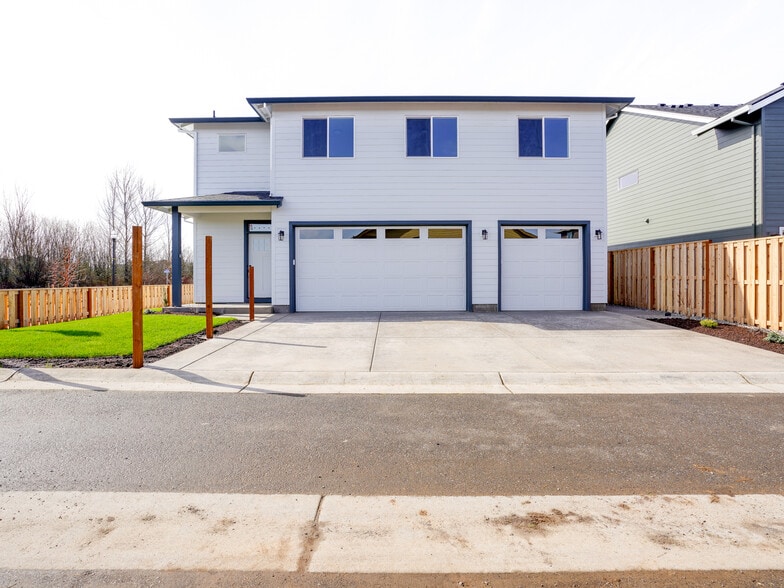 More Photos Of 2932 NW 16th St, Battle Ground Apartments For Sale