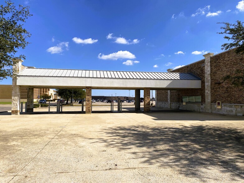 More Photos Of 7012 Barker Cypress Rd, Cypress Office For Lease