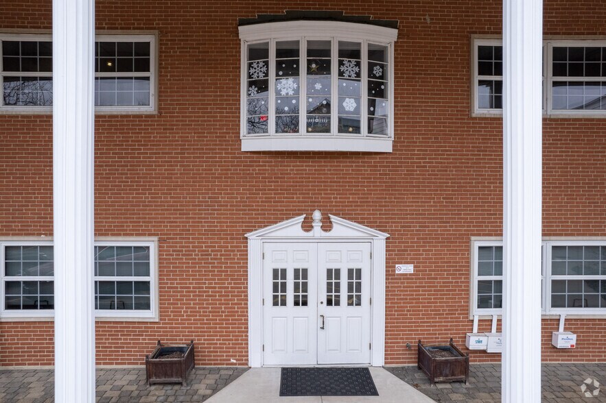 More Photos Of 1775 Glenview Rd, Glenview Medical For Sale