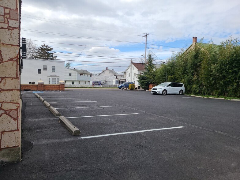 More Photos Of 5005 Kutztown Rd, Temple Storefront Retail Residential For Sale