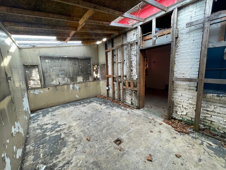 More Photos Of 1706 Hayden Ave, East Cleveland Auto Dealership For Sale