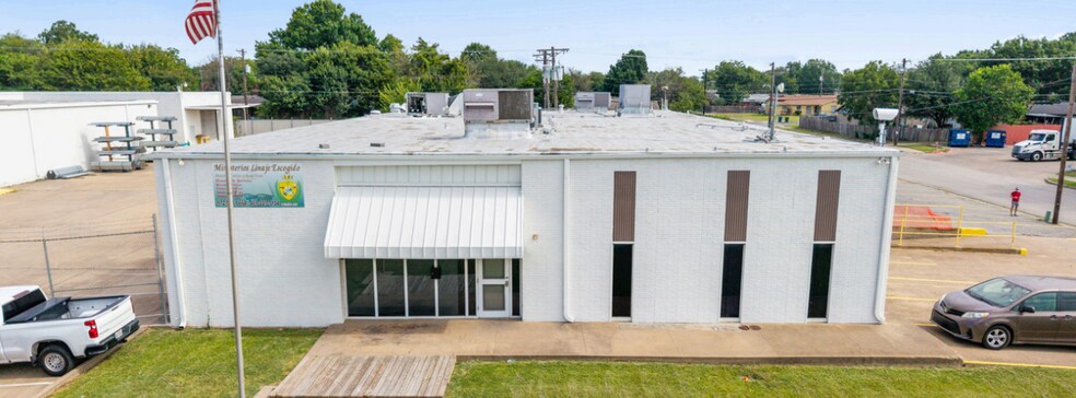 More Photos Of 725 E Walnut St, Garland Manufacturing For Sale