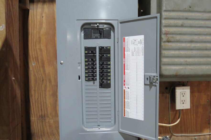 More Photos Of 7585 Wilson Blvd, Jacksonville Warehouse For Lease