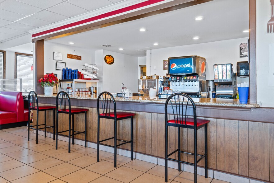 More Photos Of 214 E Pulaski Hwy, Elkton Restaurant For Sale