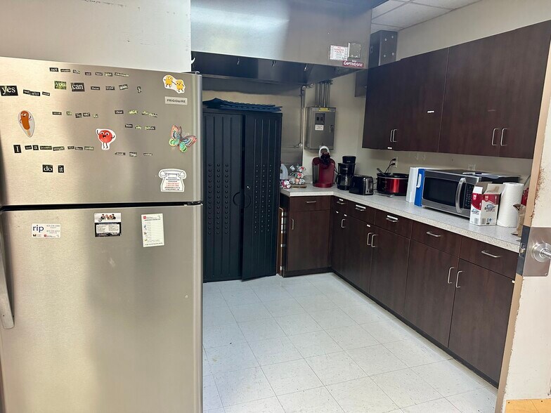 More Photos Of 200 W Fairview Ave, Johnson City Office For Sale