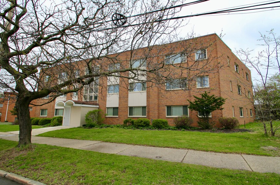 More Photos Of 18051 Lake Shore Blvd, Cleveland Apartments For Sale