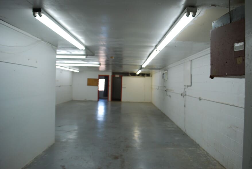 More Photos Of 2510 Mitchell St, Knoxville Light Manufacturing For Lease