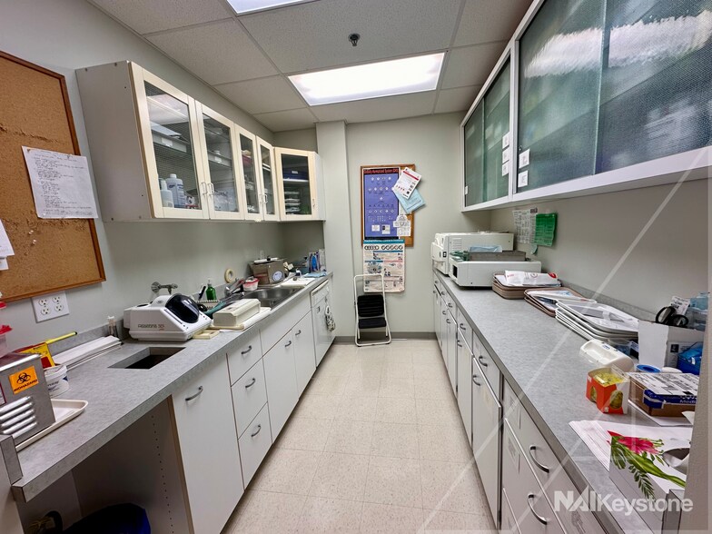 More Photos Of 985 Berkshire Blvd, Wyomissing Medical For Lease