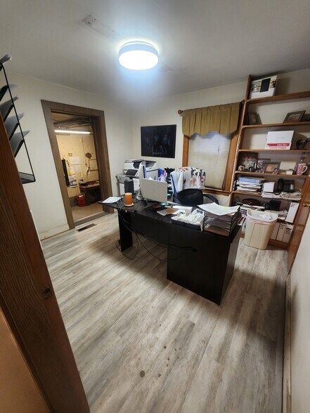 More Photos Of 217 Steedly Dr, Louisville Light Distribution For Sale