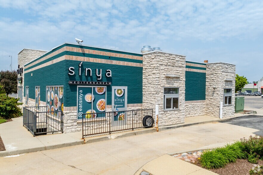 More Photos Of 202-300 W North Ave, Villa Park Unknown For Lease