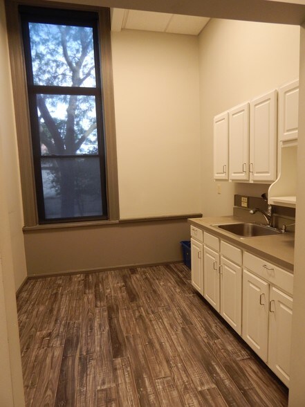 More Photos Of 1320 Sumner Ct, Cleveland Office For Lease