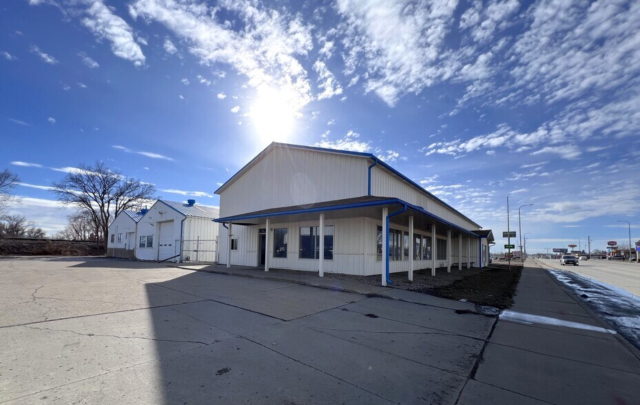 More Photos Of 1121 E Main St, Mandan Auto Repair For Sale