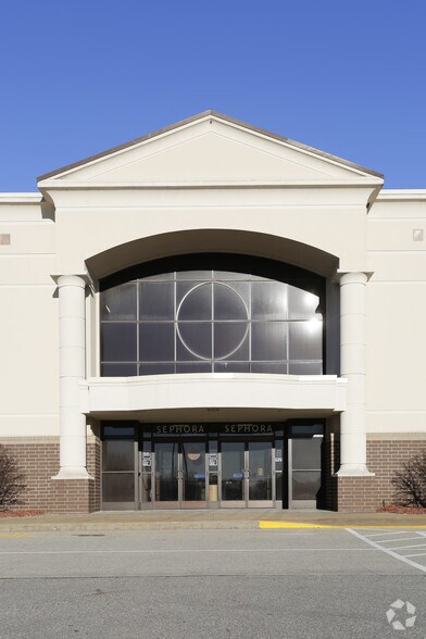 More Photos Of 5600 Harvey St, Muskegon Department Store For Sale