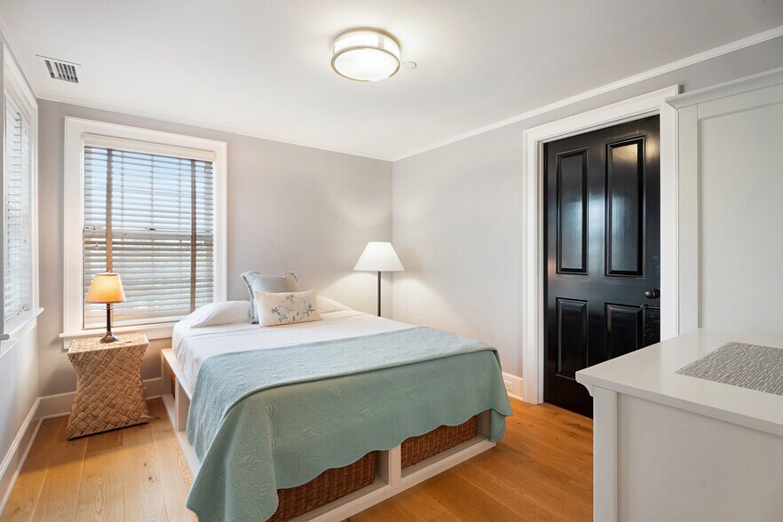 39 Lumber Ln, Bridgehampton, NY 11932 Office Residential For Sale