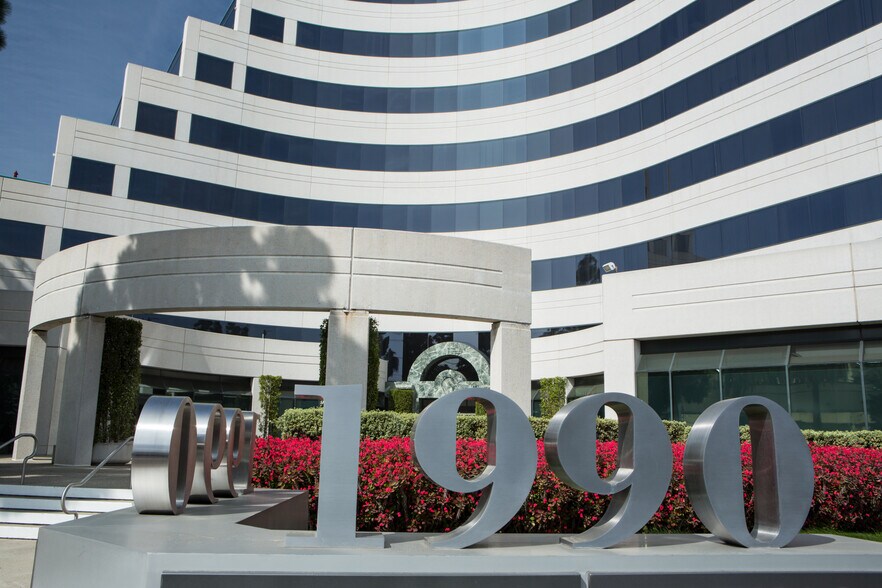 More Photos Of 1990 S Bundy Dr, Los Angeles Office For Lease
