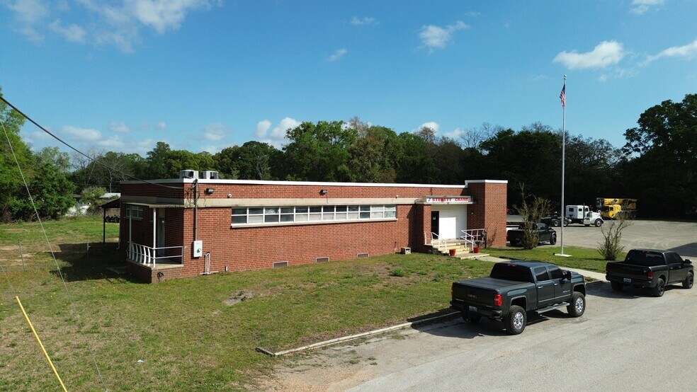More Photos Of 5051 Cleveland St, Jacksonville Manufacturing For Sale