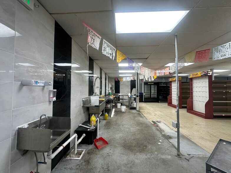 More Photos Of 5501 S Madison Ave, Indianapolis Freestanding For Lease