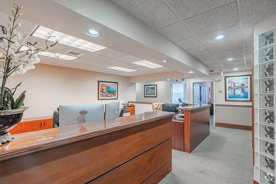 More Photos Of 8751 W Broward Blvd, Plantation Office For Sale